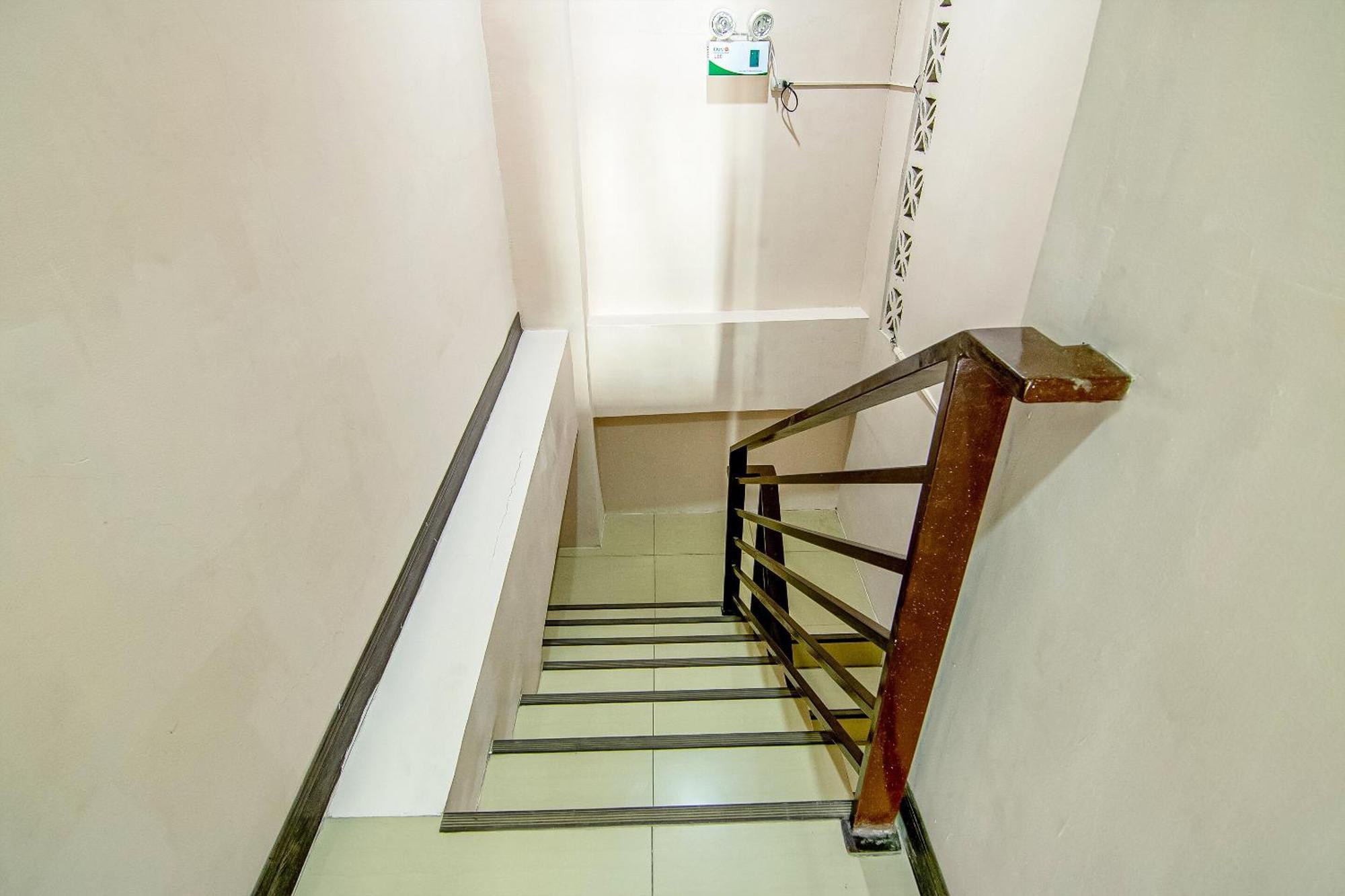 Oyo 766 Ichehan Apartments Манила Екстериор снимка
