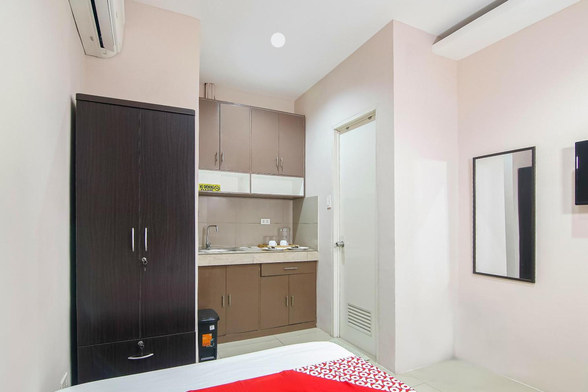 Oyo 766 Ichehan Apartments Манила Екстериор снимка