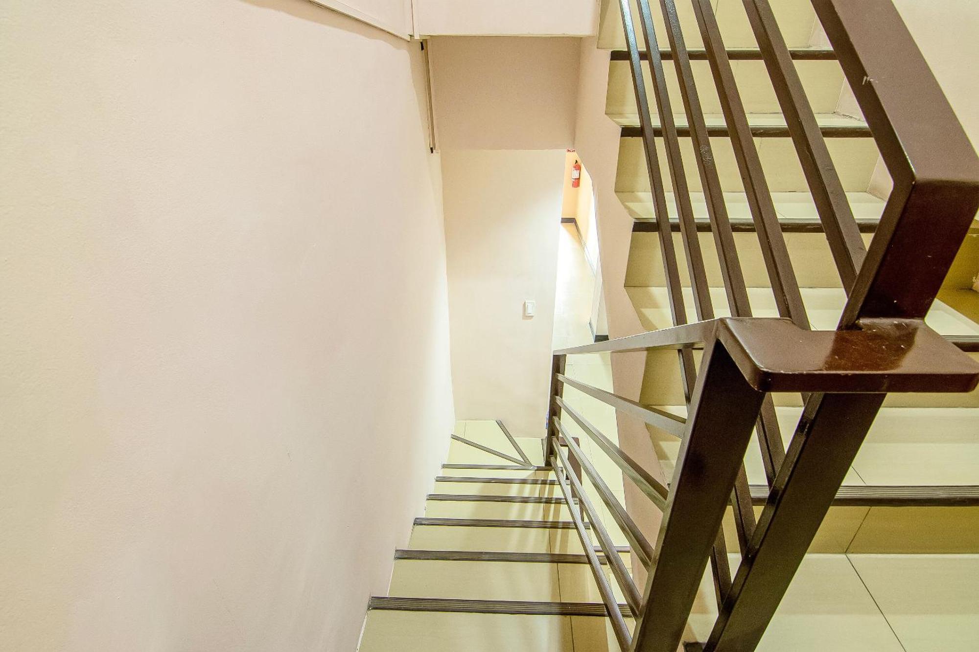 Oyo 766 Ichehan Apartments Манила Екстериор снимка