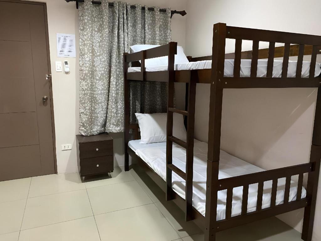 Oyo 766 Ichehan Apartments Манила Екстериор снимка