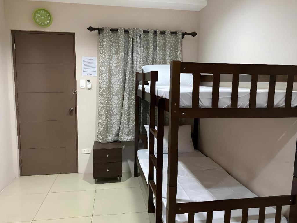Oyo 766 Ichehan Apartments Манила Екстериор снимка