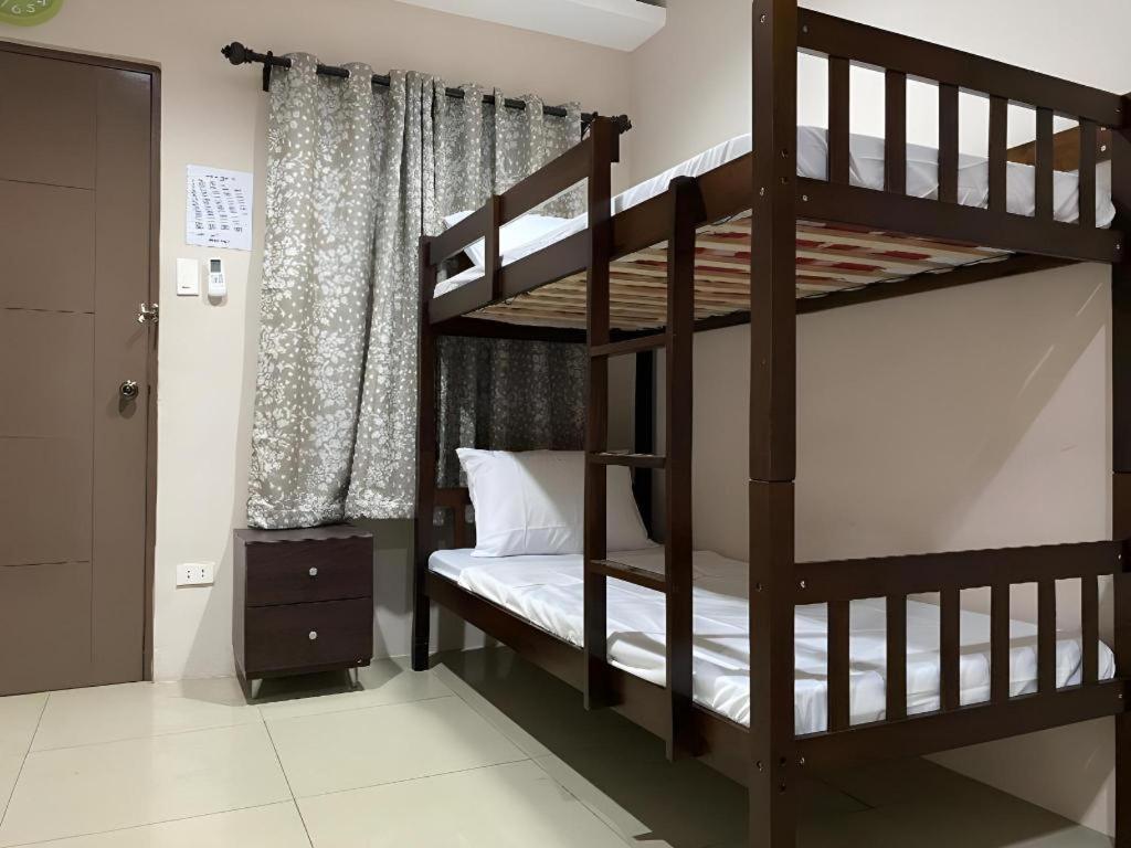 Oyo 766 Ichehan Apartments Манила Екстериор снимка