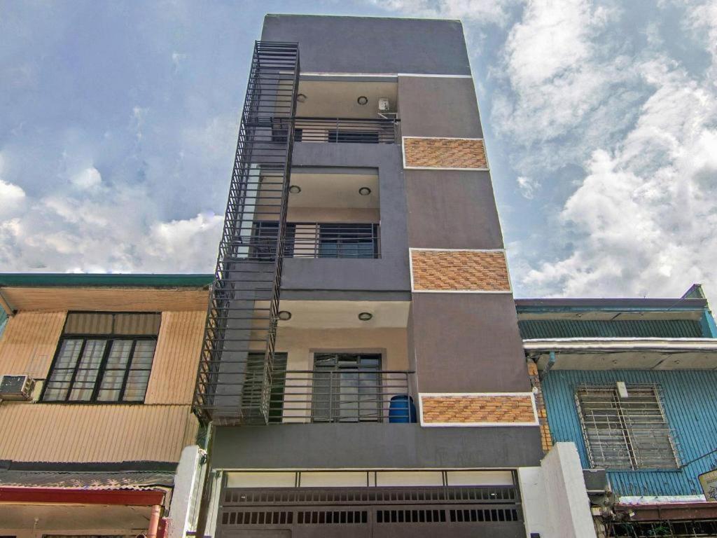 Oyo 766 Ichehan Apartments Манила Екстериор снимка